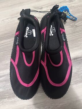 NWT Wilcor Black Pink Aqua Water Shoes Womens Size 5 Beach Swim